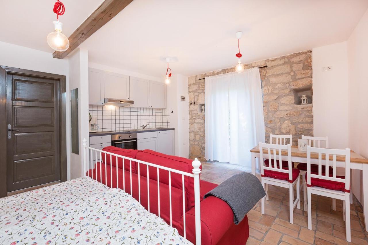 Old Town Studio And Apartment Върсар Екстериор снимка