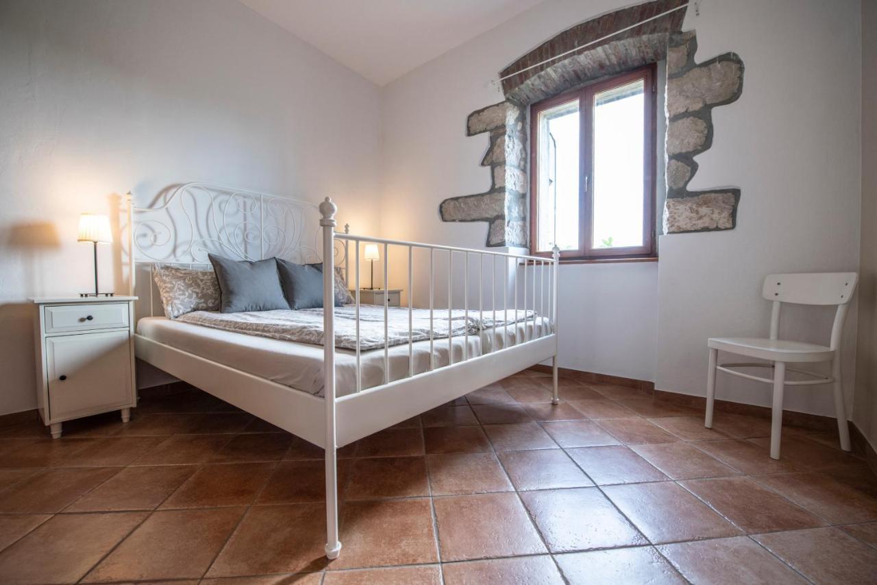 Old Town Studio And Apartment Върсар Екстериор снимка