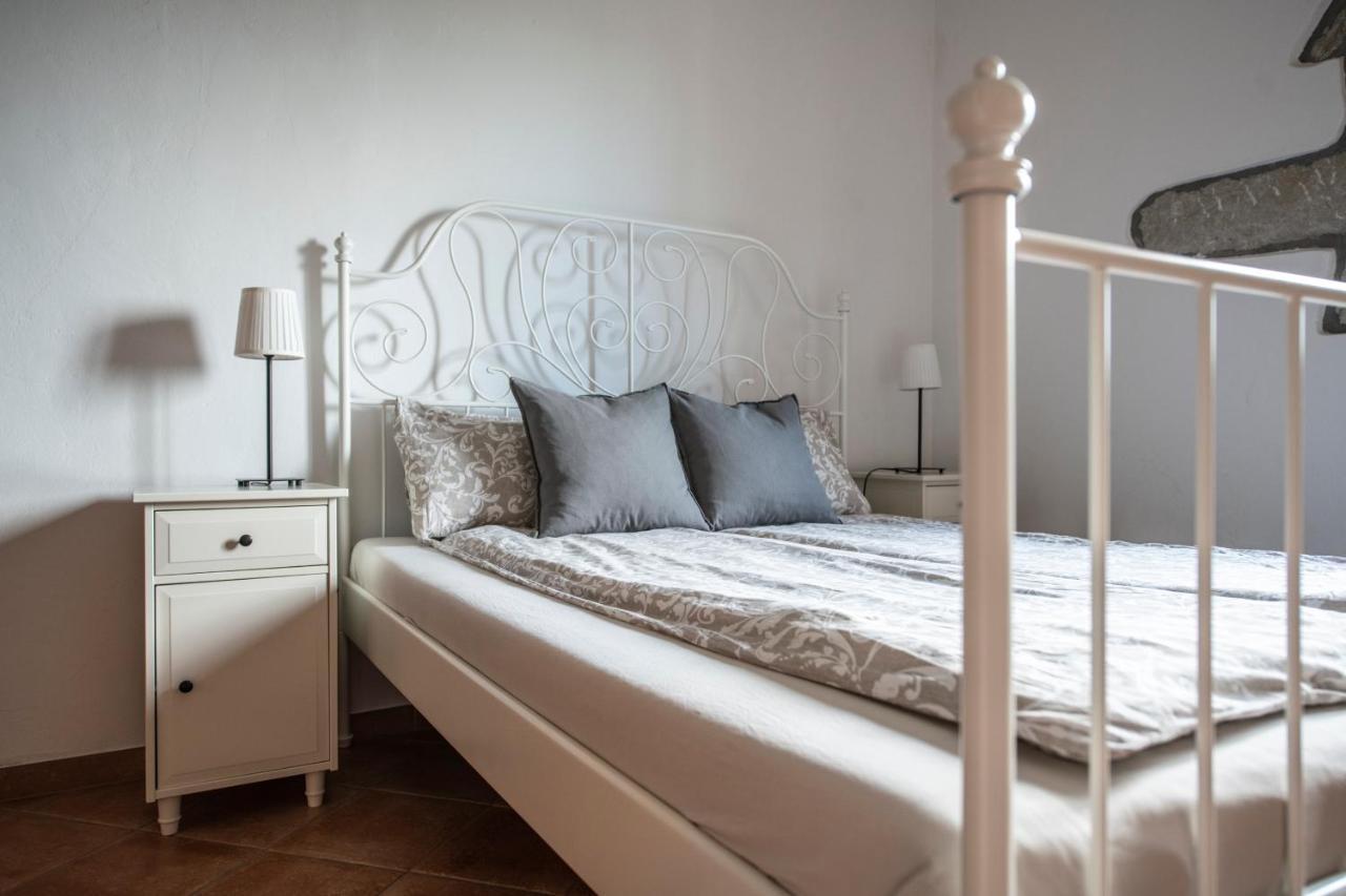 Old Town Studio And Apartment Върсар Екстериор снимка