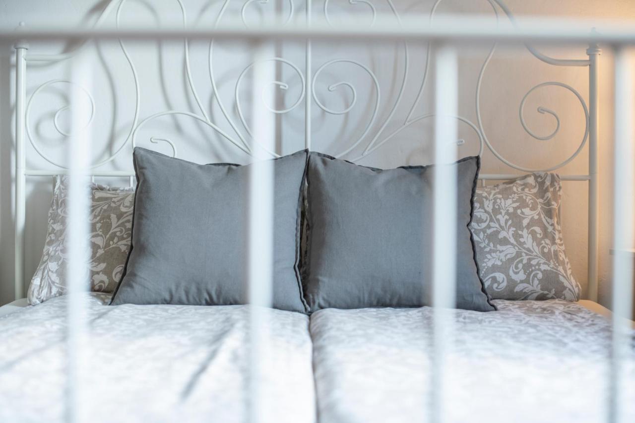 Old Town Studio And Apartment Върсар Екстериор снимка