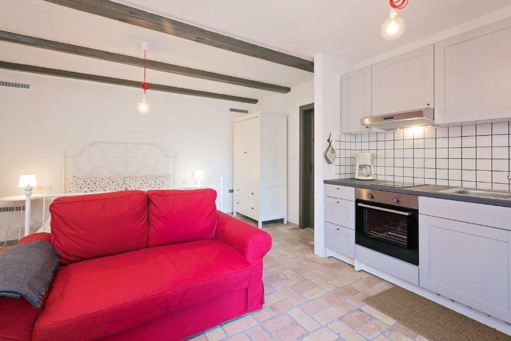 Old Town Studio And Apartment Върсар Екстериор снимка